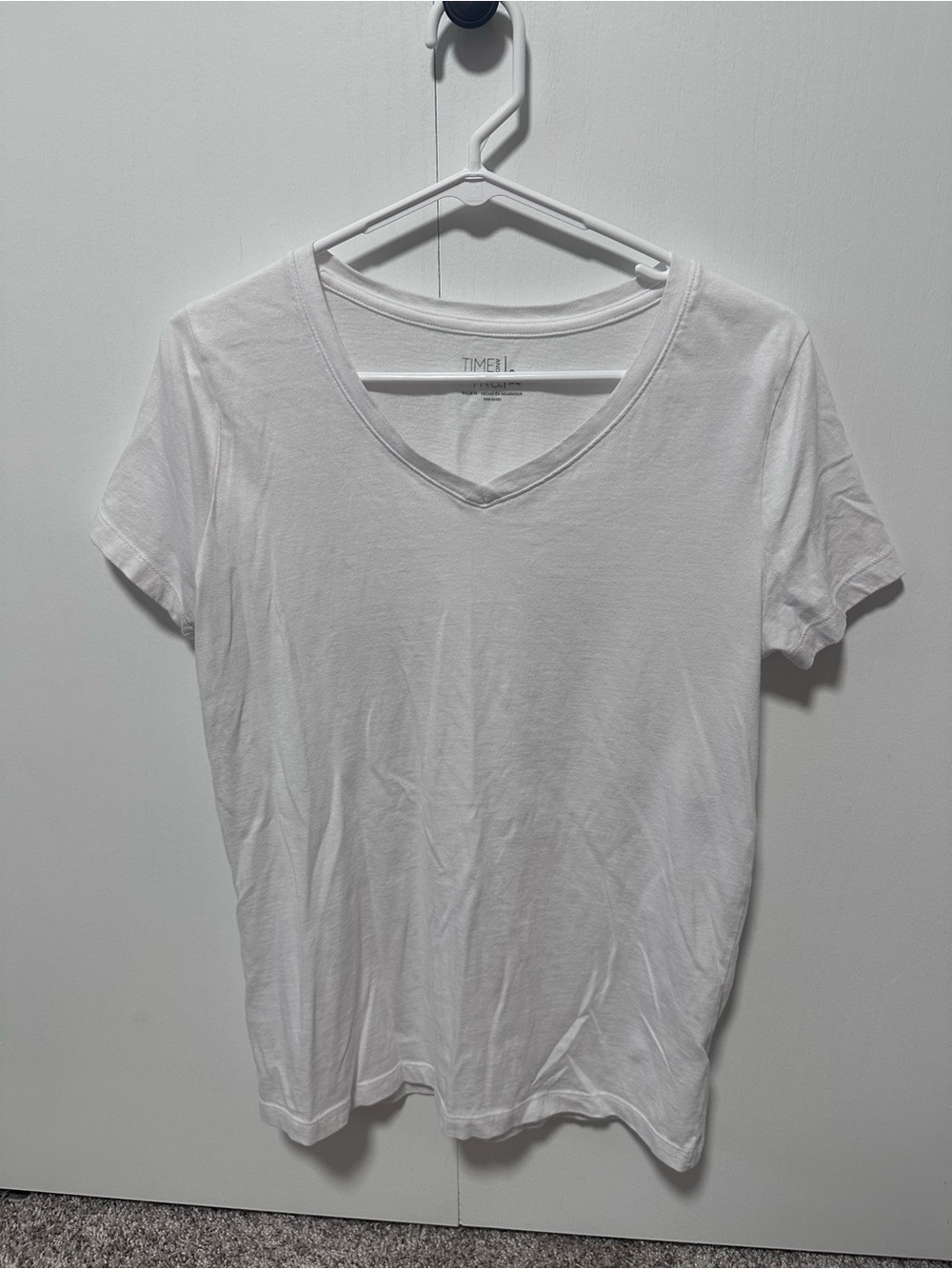 Time and Tru Women's White V-Neck Short Sleeve Tee